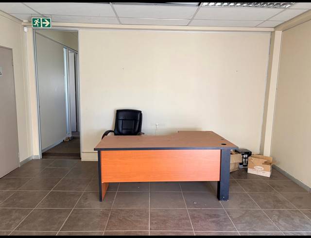256M² OFFICE TO LET IN NOORDWYK